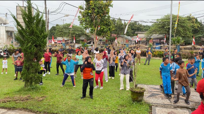 JALAN SANTAI DALAM RANGKA MEMPERINGATI HUT RI KE 80 DESA SURANADI 