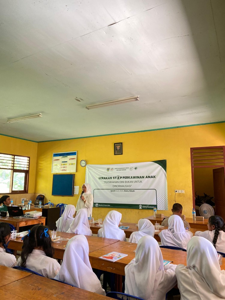 “Mahasiswa KKP UIN MATARAM &amp; Praktisi Kesehatan Masyarakat, Sosialisasi Stop Pernikahan Dini di SMP 5 Narmada, Desa Suranadi”