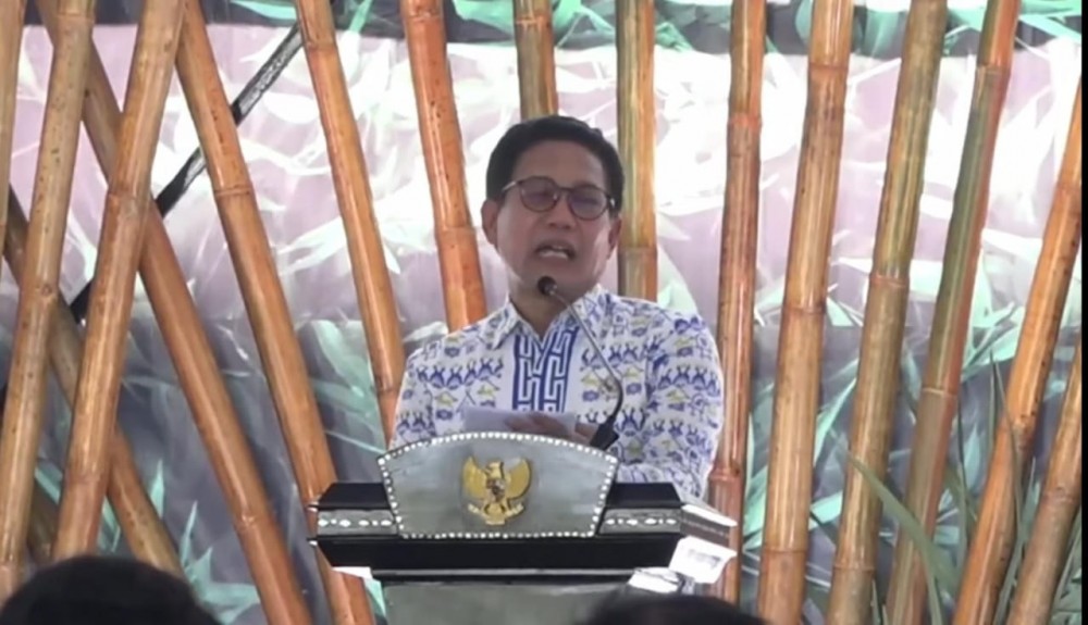 Pj Bupati Lobar Terima Penghargaan dari Menteri Pembagunan Desa, Daerah Tertinggal dan Transmigrasi
