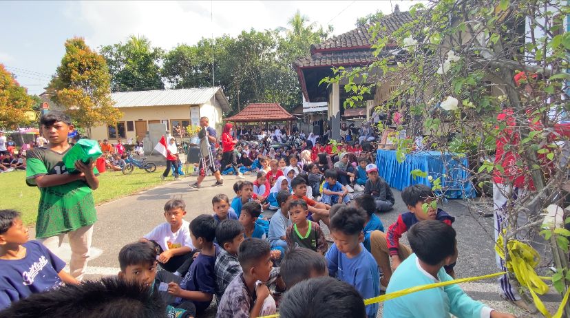 JALAN SANTAI DALAM RANGKA MEMPERINGATI HUT RI KE 80 DESA SURANADI 