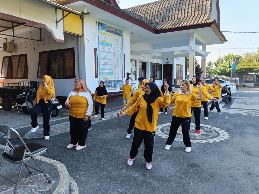 KEGIATAN RUTIN TP. PKK DESA SURANADI SENAM JUM'AT SEHAT ( JUM'AT, 26 JULI 2024) 