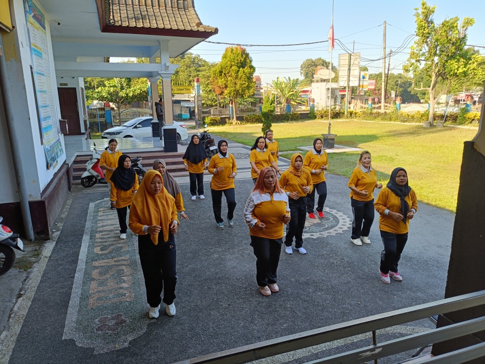 KEGIATAN RUTIN TP. PKK DESA SURANADI SENAM JUM'AT SEHAT ( JUM'AT, 26 JULI 2024) 