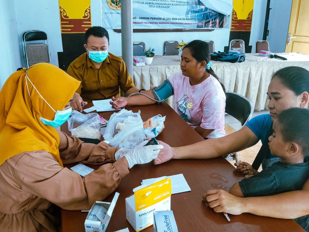 KKN PMD UNRAM DESA SURANADI KELOMPOK 2 2024 : Melaksanakan Kegiatan Cek Kesehatan Gratis Untuk Seluruh Warga Desa Suranadi 